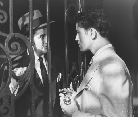 Nieznajomi z pociągu (1951) - Film