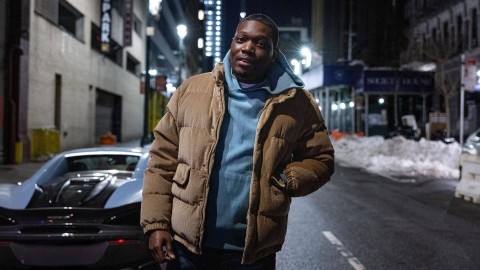 Ten cholerny Michael Che - Serial