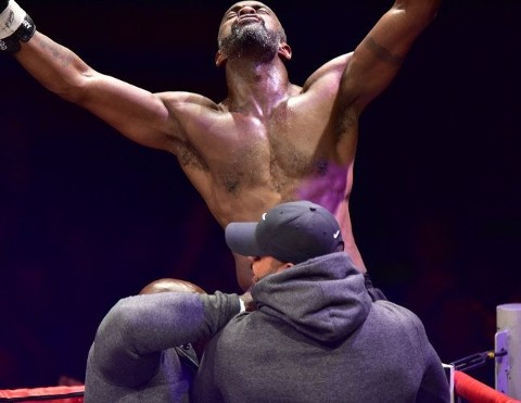 Idris Elba: kickboxer - Serial