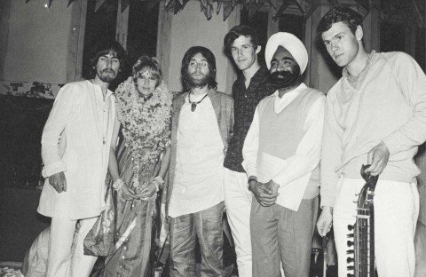Beatlesi w Indiach (2021) - Film