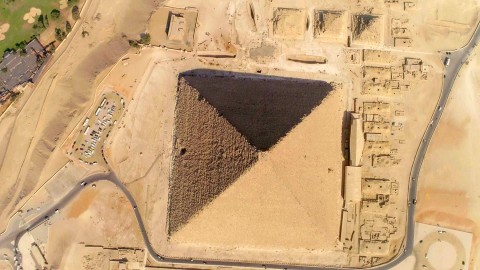 Sakkara, pierwsza piramida