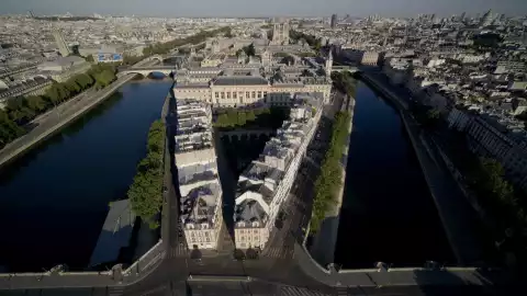 Paryż: tajemnica zaginionego pałacu (2023) - Film