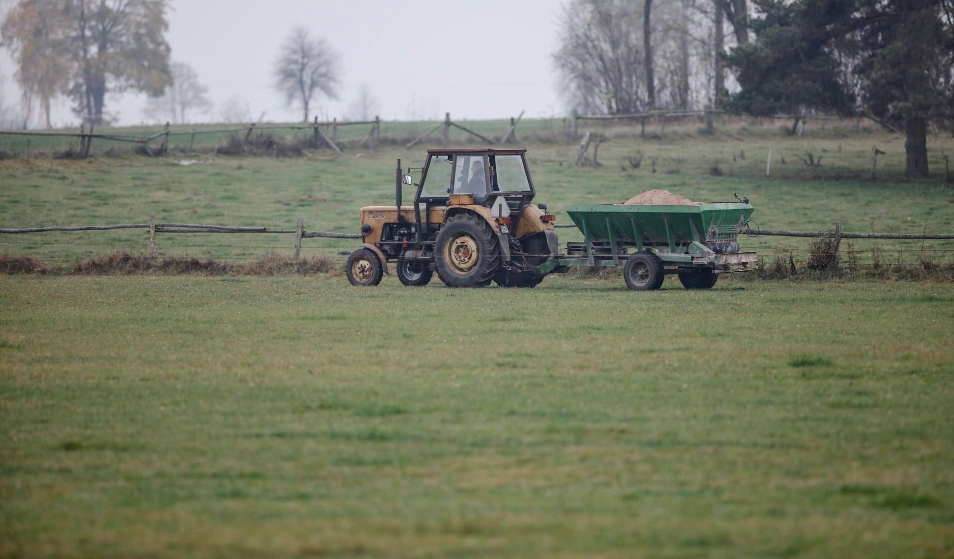 Rolnicy Tak Się żyje U Nas Na Wsi Bohaterowie Rolnicy - tak się żyje u nas na wsi - Odcinek 93 Sezon 7 - streszczenie