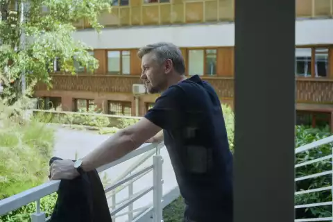 Porządny człowiek - Serial