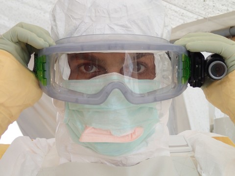 Na pierwszej linii walki z ebolą () - Film