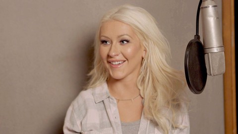 Christina Aguilera prezentuje