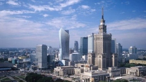 Warszawa. Zmartwychwstałe Miasto (2015) - Film