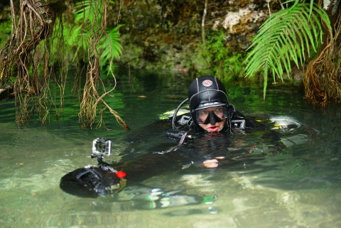 Podwodne jaskinie Bahamów (2014) - Film