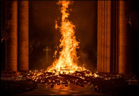 Notre-Dame płonie (2022) - Film