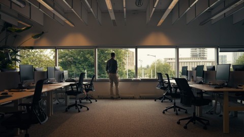 W pułapce kliknięć: ciemna strona cyfrowego świata - Program