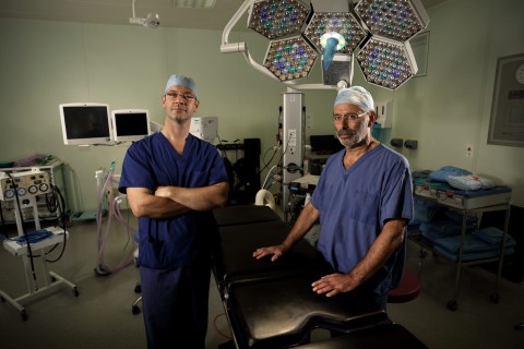 Chirurdzy: na krawędzi życia - Program
