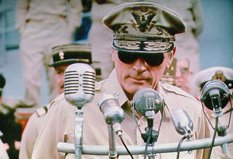Generał MacArthur (1977) - Film